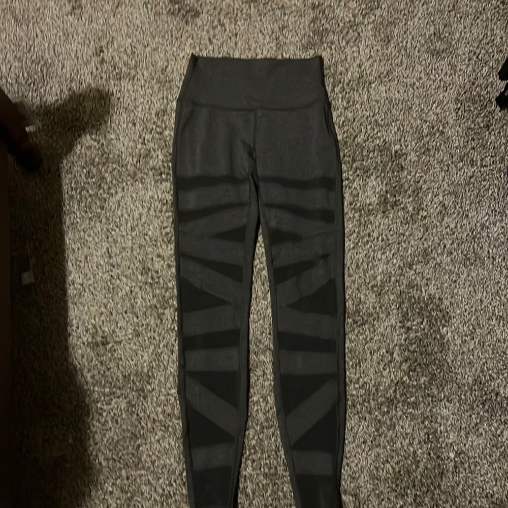 Lululemon leggings limited addition! Cant find them anywhere!!!! Size 6!